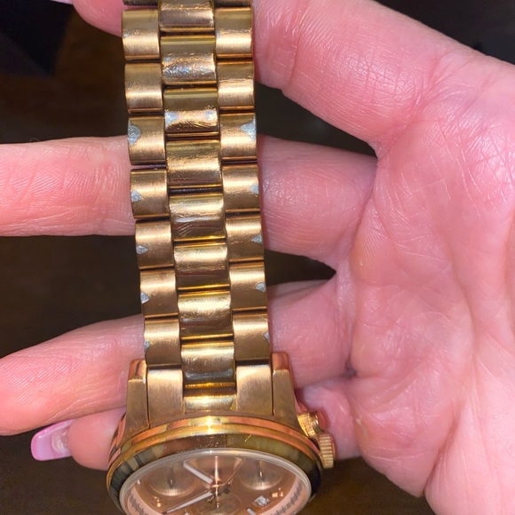 Michael Kors oversized rose gold watch - Picture 4 of 5